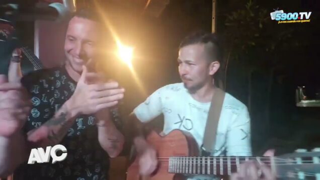 Parte del equipo de Radio Patria, una radio de folklore